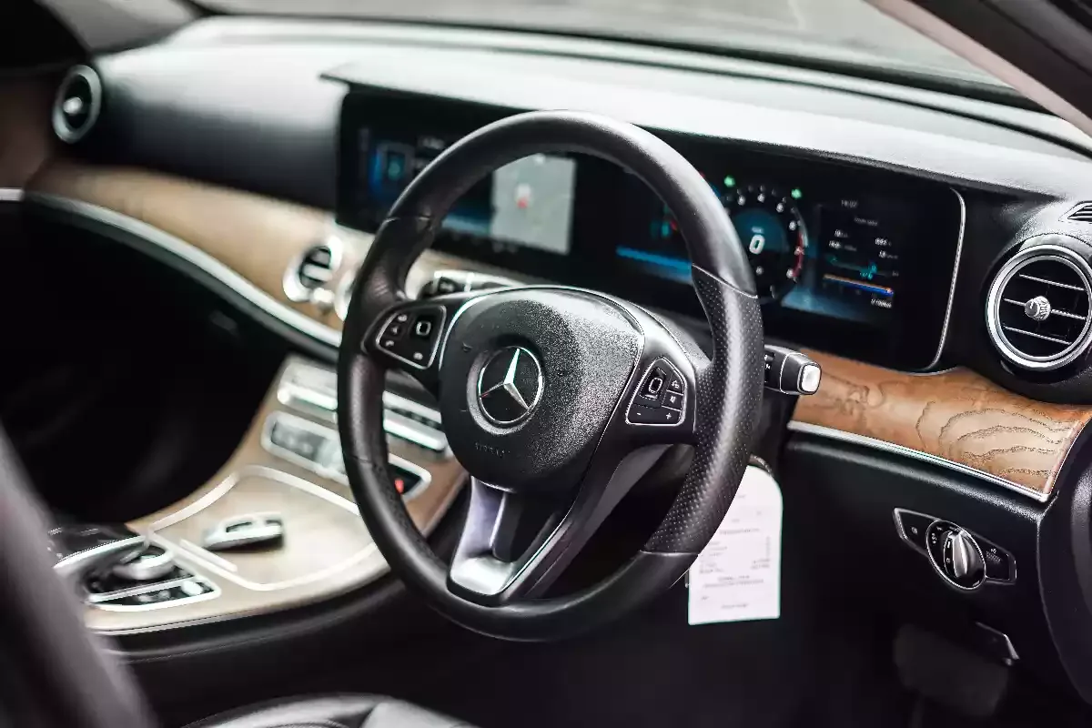 Steering wheel and instrument display of an executive saloon